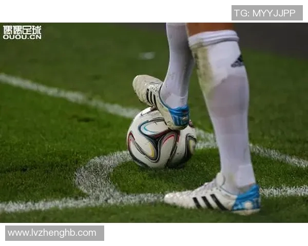 穿着杂牌球鞋的足球明星们如何打破品牌束缚展现真实自我